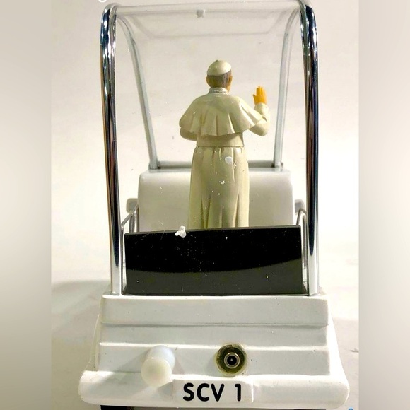 SOLD The Pope in the Pope Mobile, Collective Figurine, Catholic Decor - Picture 2 of 11